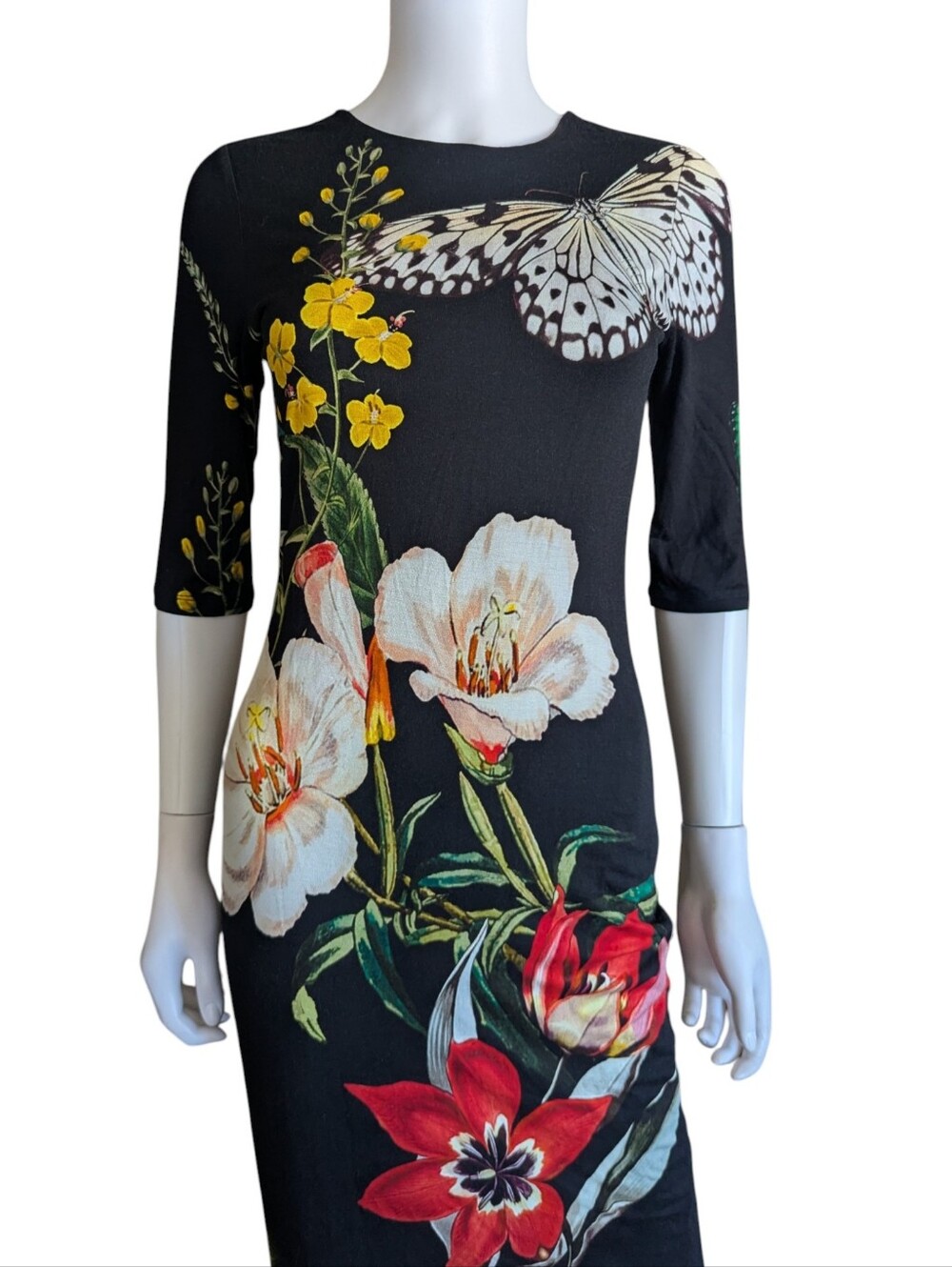 Alice Olivia Delora Floral Crewneck Midi Dress in the "Essential Floral" print. - Picture 9 of 15